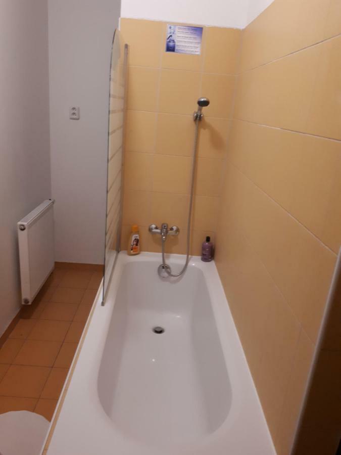 Utulny Apartman V Bratislava 6 Exterior photo
