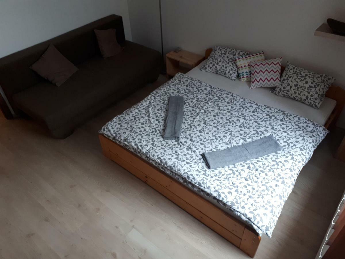 Utulny Apartman V Bratislava 6 Exterior photo